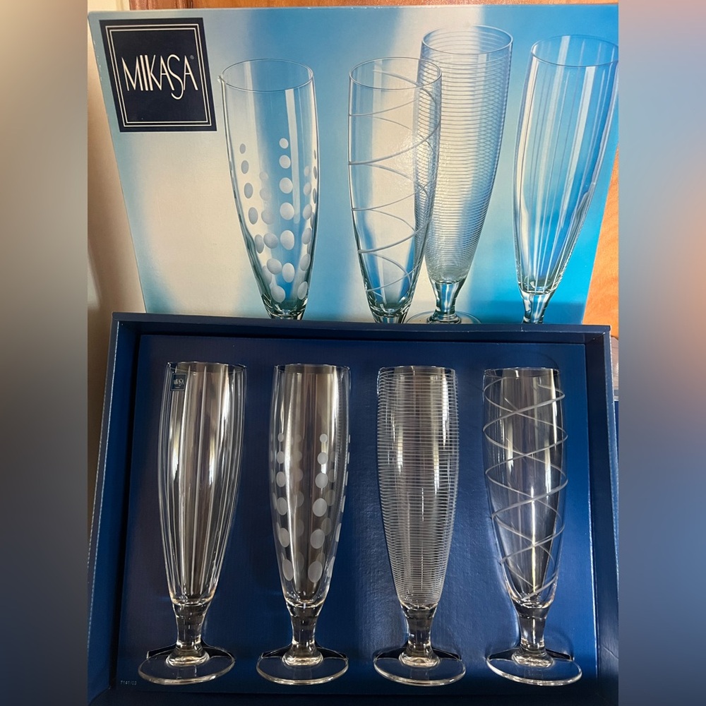 Mikasa Etched Beer Glass Set with Elegant Patterns